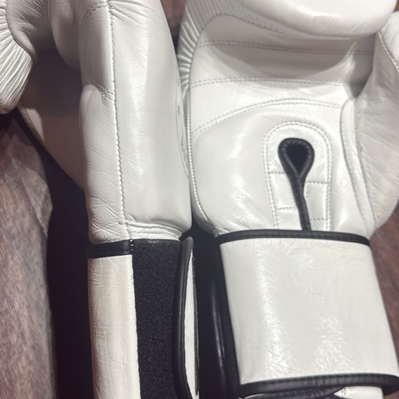 BOXING GLOVES White with Black Trim Sam Colonna Boxing LIKE NEW - Picture 4 of 4